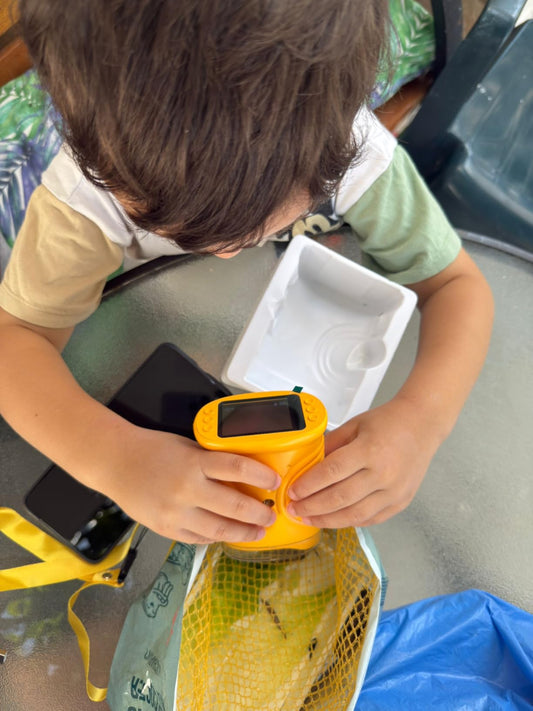 Comment stimuler la curiosité scientifique des enfants avec un Miniscope?